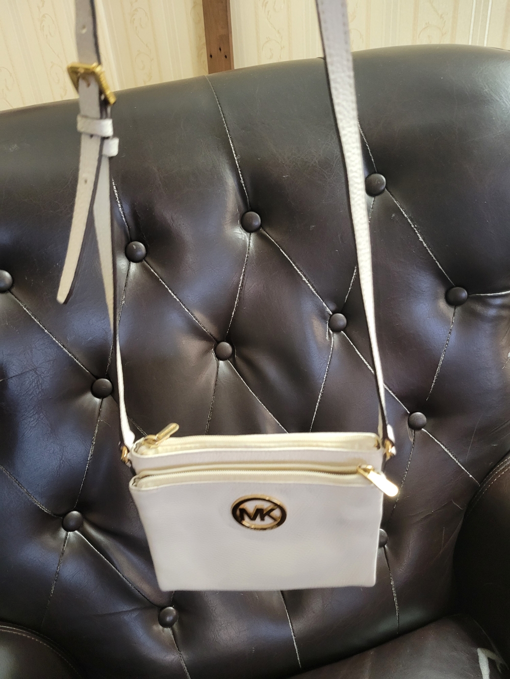 Michael Kors White Pebbled Leather Crossbody with Gold MK Medallion - Picture 2 of 10